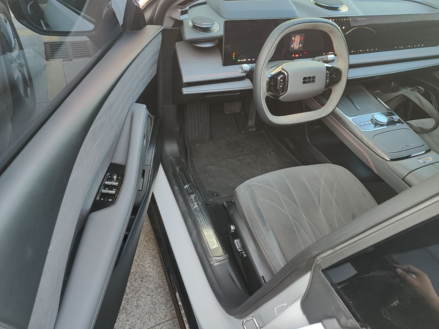 Geely Galaxy E8 2025 620 km All-Wheel Drive Starship LiDAR-Enabled Intelligent Driving Version — снимка 18