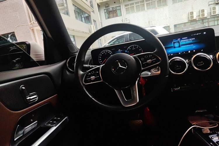 Used Mercedes-Benz GLB 2020 GLB 200 Dynamic Edition Steering Wheel