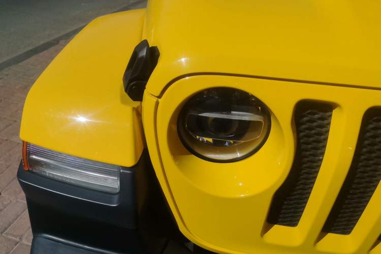 Used Jeep Wrangler  Right Front Headlight