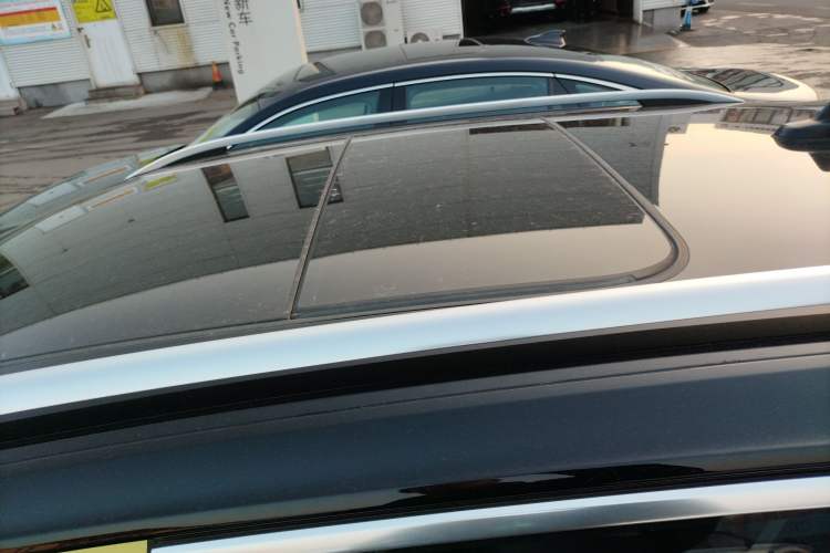 Used Volkswagen T-ROC 2023 300TSI DSG Two-Wheel Drive Starlight Edition