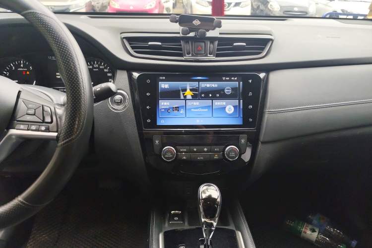 Used Nissan X-Trail 2020 2.0L XL ITS CVT 2WD SmartConnect Comfort Edition Audio And AC Panel