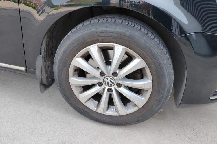 Used Volkswagen Magotan 2012 Revised 1.8TSI Luxury Version Right Front Wheel Hub