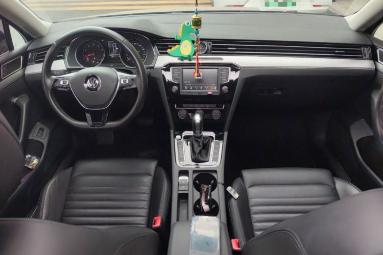 Used Volkswagen Magotan 2017 330TSI DSG Leading Model Center Console