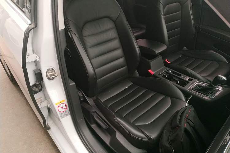 Used Volkswagen Golf 2015 1.4TSI Automatic Luxury Model
