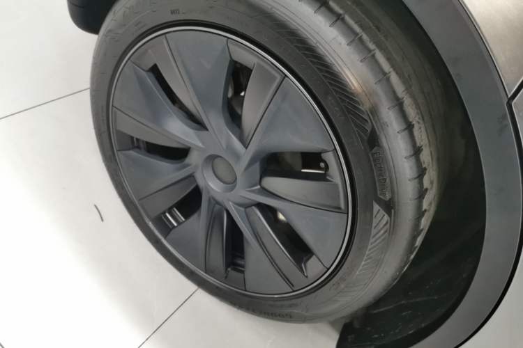 Used Tesla Model Y 2023 Rear-Wheel-Drive Version
