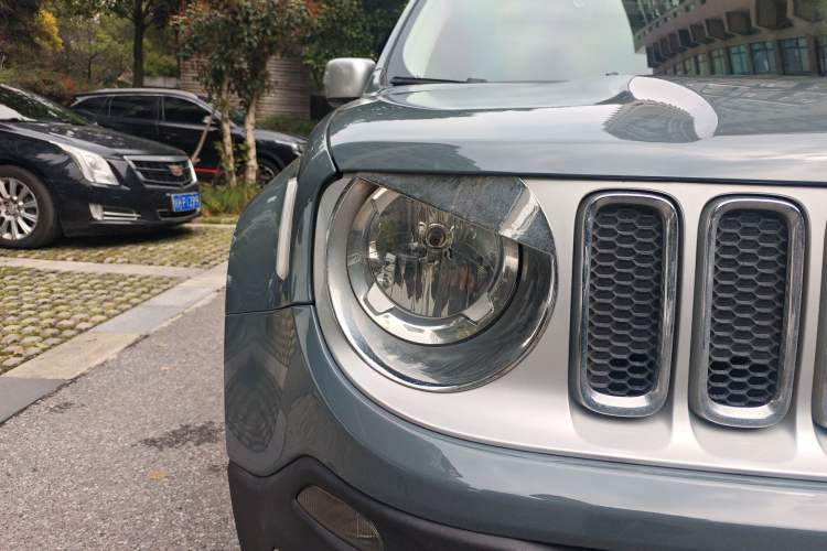 Used Jeep Renegade 2016 1.4T Automatic Smart Edition Right Front Headlight