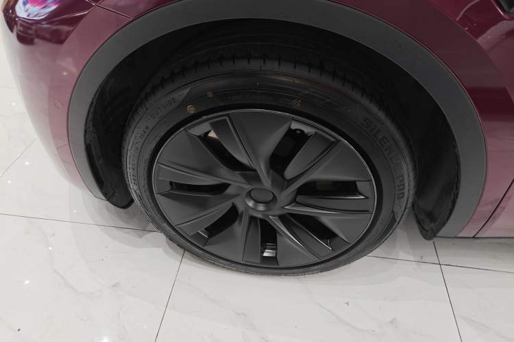 Used Tesla Model Y 2023 Long-Range All-Wheel-Drive Version