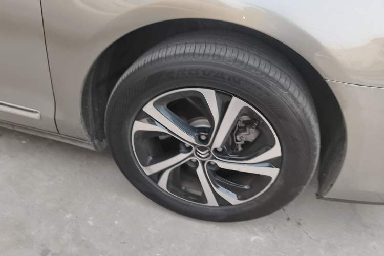 Used Citroen C5 2017 350THP Automatic Luxury Model Right Front Wheel Hub