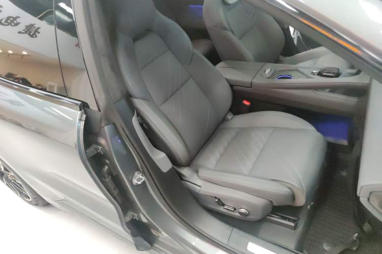 Used Zeekr 001 2024 YOU Edition 100 kWh All-Wheel Drive Right Front Seat