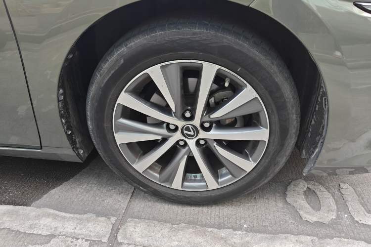 Used Lexus ES 2018 200 Luxury Edition China V Standard Right Front Wheel Hub