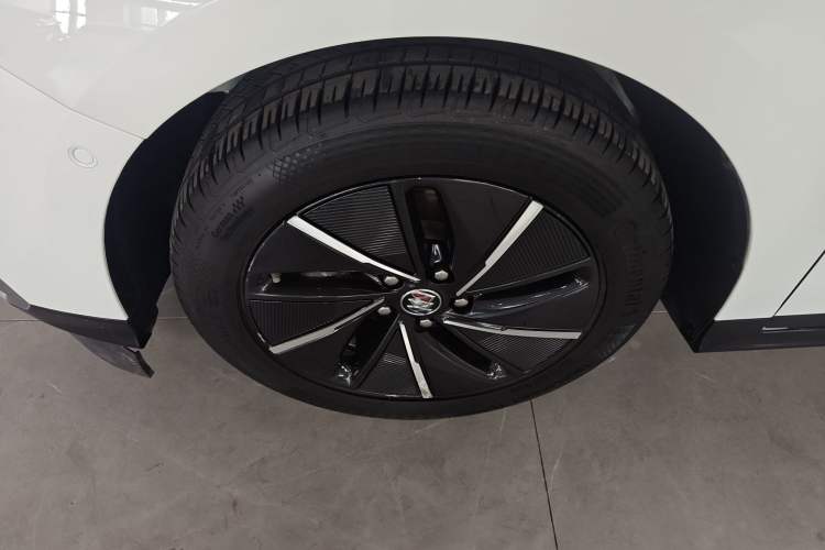 Used Buick Velite 6 2022 Connected Smart PLUS Left Front Wheel Hub