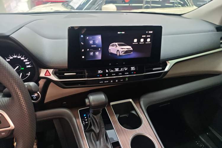 Used Toyota Granvia 2024 2.5L Hybrid Comfort Edition Audio And AC Panel