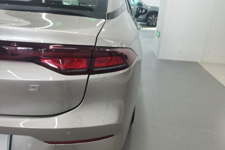 Used AION S 2023 Xuan 580 55.2 kWh Lithium Iron Phosphate
