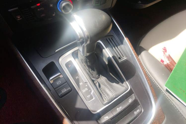 Used Audi Q5 2017 Plus 40 TFSI Ambition Model Gear Lever