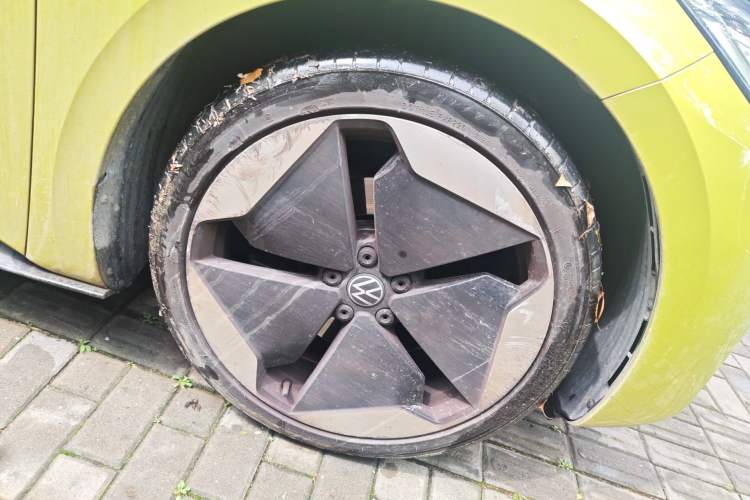 Used Volkswagen ID.3 2021 Pro Smart Edition Right Front Wheel Hub