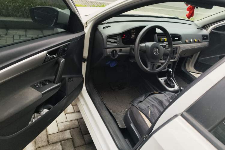 Used Volkswagen Lavida 2013 Revised Classic 1.6L Automatic Fashion Edition