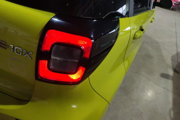 Used SOL E10X 2021 302 km Range Luxury Version 30.2 kWh