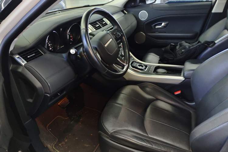 Used Land Rover Range Evoque 2018 240 PS SE Smart Brilliance Edition Left Front Seat