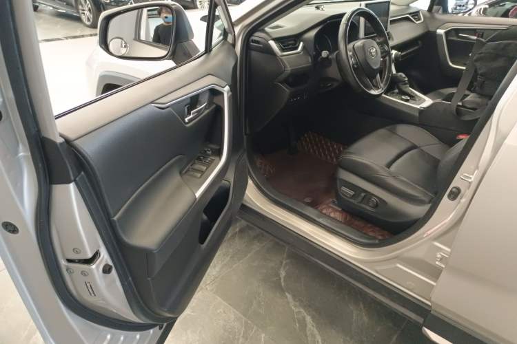 Used Toyota Wildlander 2020 Dual-Motor 2.5L E-CVT Four-Wheel Drive Luxury Edition
