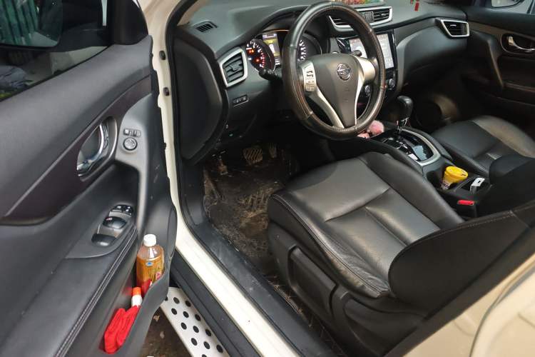 Used Nissan X-Trail 2015 2.0L CVT Comfort MAX Edition 2WD Driver Seat