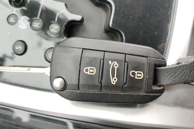 Used Peugeot 3008 2015 1.6THP Automatic Classic Edition