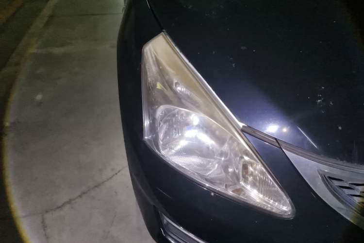 Used Nissan Tiida 2011 1.6L CVT Smart Version Right Front Headlight
