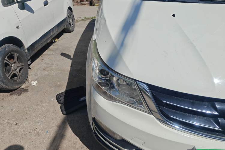 Used Baojun 730 2016 Revised 1.5L Manual Standard Version 7 Seats China V Emission Standard Right Front Headlight