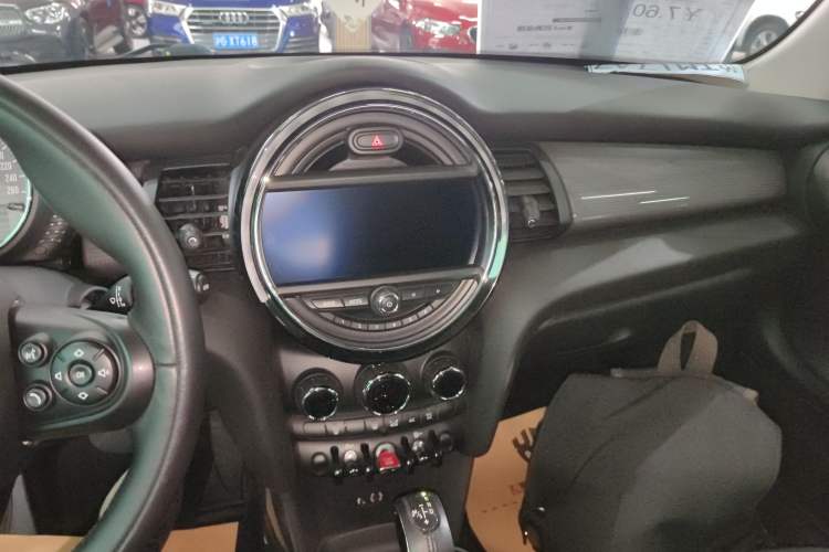 Used MINI 2016 1.5T COOPER Avant-Garde Audio And AC Panel