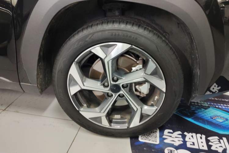 Used Geely Auto FX11 2023 1.5TD DCT Prestige Edition Right Front Wheel Hub