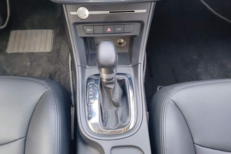 Used Roewe 360 2018 PLUS 1.5L Automatic Luxury Edition Gear Lever