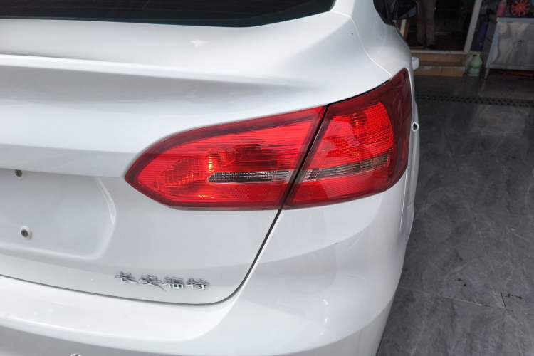 Used Ford Focus 2017 Sedan 1.6L Automatic Fashion Edition Smart Drive Version
