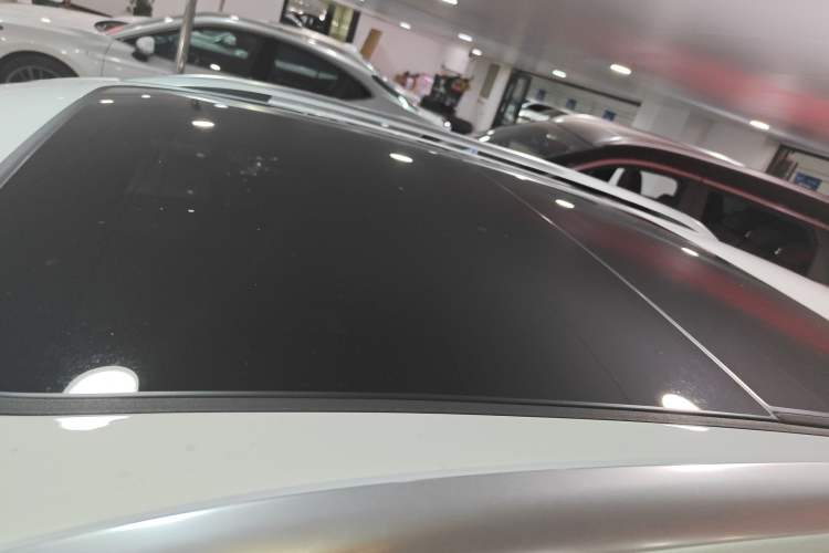 Used Volkswagen T-ROC 2025 Facelifted 300TSI DSG Two-Wheel-Drive Chen Guang Edition
