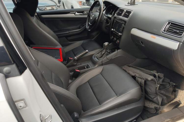 Used Volkswagen Sagitar 2017 230TSI Automatic Comfort Version
