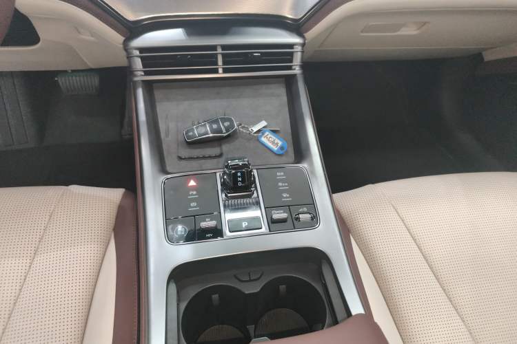 Used BYD Seal 07 DM-i 2025 Intelligent Driving Version DM-i 1.5L 125 km Prestige Edition Gear Lever