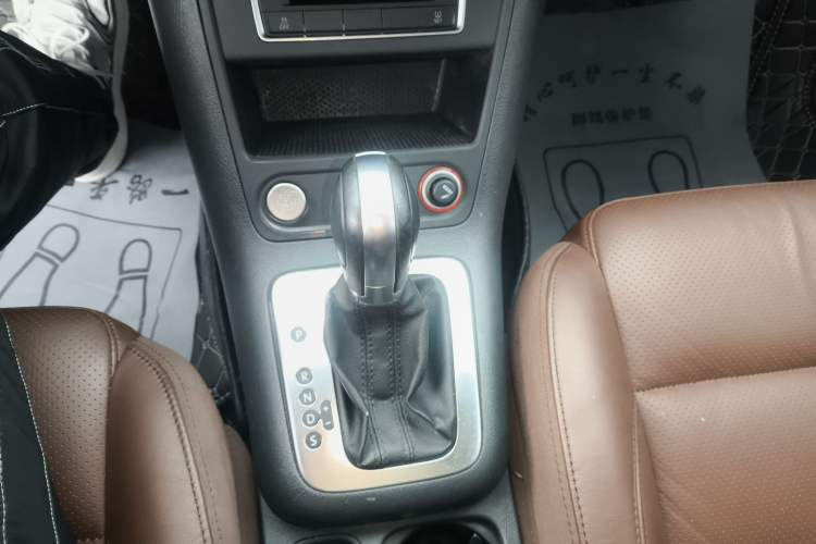 Used Volkswagen Tiguan 2015 1.8TSI Automatic All-Wheel-Drive Luxury Model Gear Lever