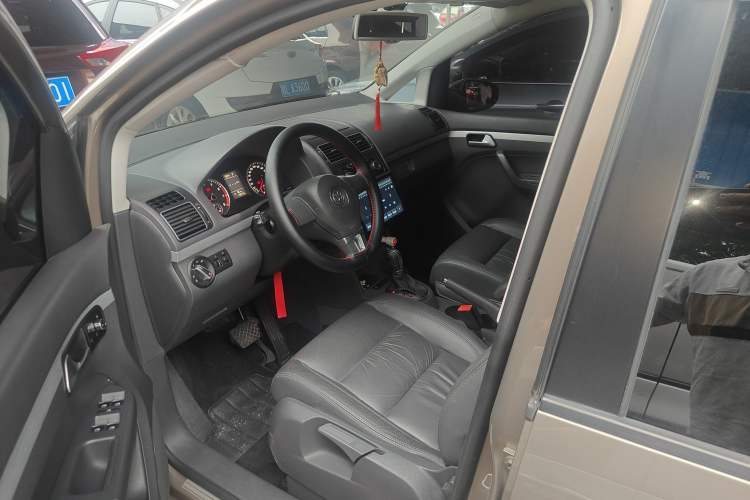 Used Volkswagen Touran 2015 1.4T DSG Comfort Edition 5 Seats
