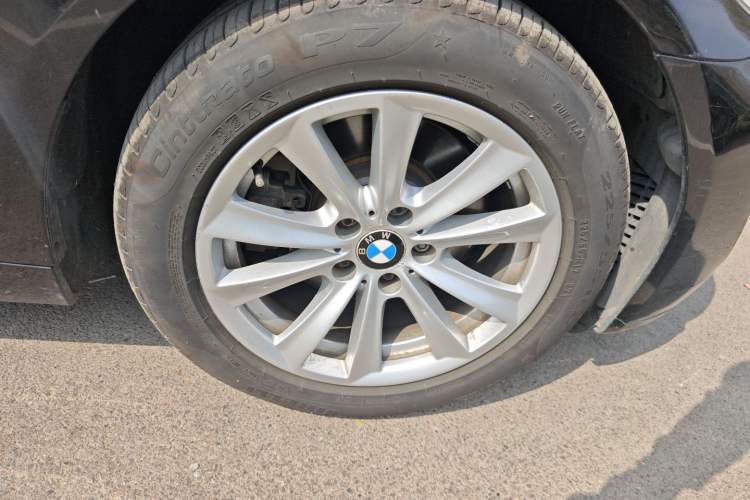 Used BMW 5 Series 2012 520Li Elegant Edition Right Front Wheel Hub