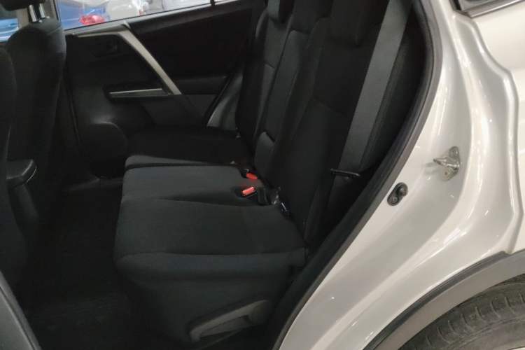 Used Toyota RAV4 2016 2.0L CVT Two-Wheel Drive Fashion Edition China V Standard