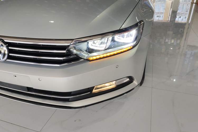 Used Volkswagen Magotan 2019 330TSI DSG Leading Edition China V Standard Left Front Headlight