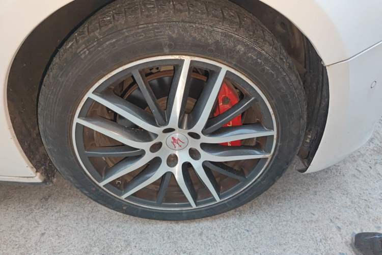 Used Maserati Ghibli 2014 3.0T Standard Edition Right Front Wheel Hub