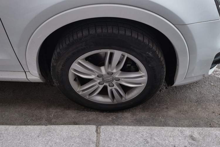 Used Audi Q3 2015 35 TFSI Comfort Model Right Front Wheel Hub