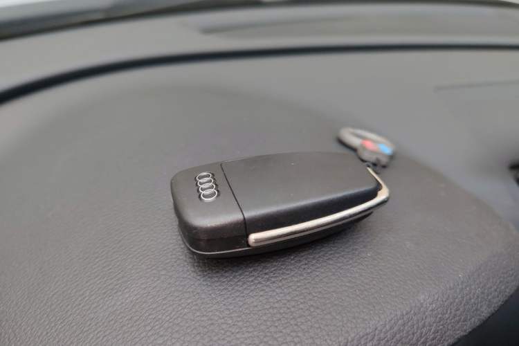 Used Audi A3 2019 Limousine 35 TFSI Sport Edition China V Emission Standard Vehicle Key