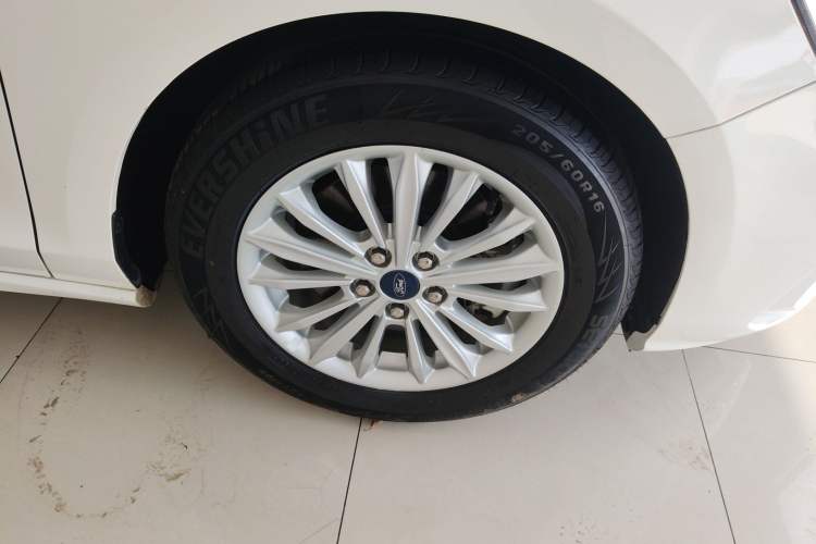 Used Ford Focus 2020 Sedan EcoBoost 180 Automatic Trend Edition Exterior 4