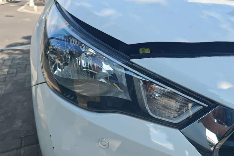 Used Hyundai Verna (new generation) 2016 1.4L Automatic Cool Edition GLS Right Front Headlight