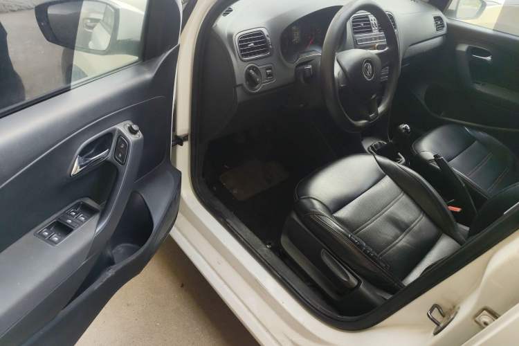 Used Volkswagen Polo 2016 1.4L Manual Fashion Model
