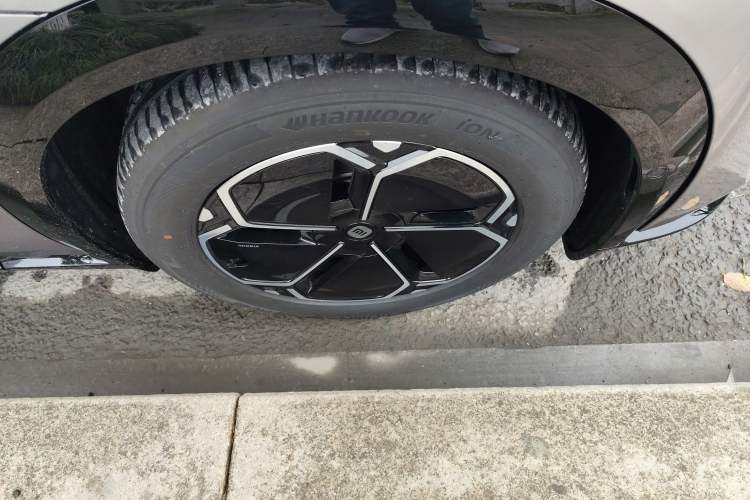 Used Xiaomi Auto YU7 2025 Ultra-Long Range All-Wheel Drive Pro Version
