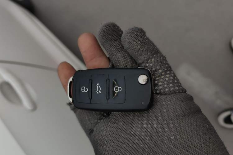 Used Volkswagen Sagitar 2014 1.6L Automatic Comfort Model Interior 1