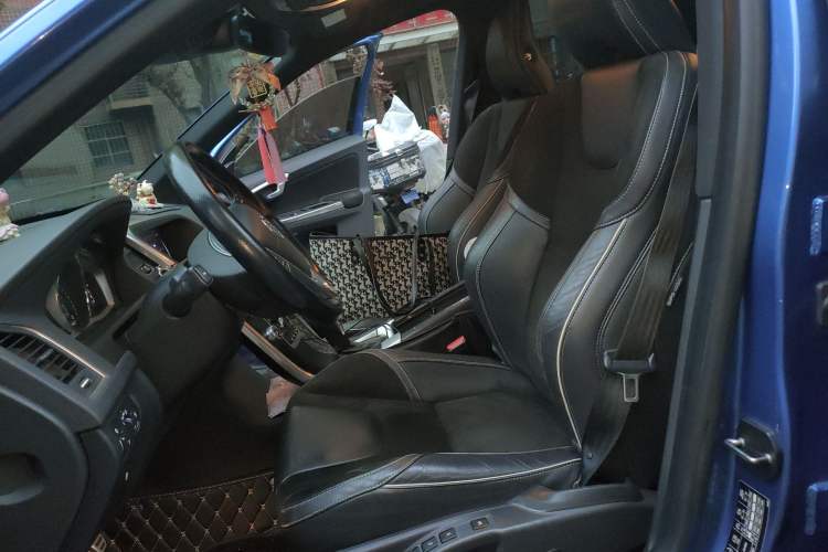 Used Volvo XC60 2017 T5 AWD Personalized Sport Upgrade Edition Left Front Seat