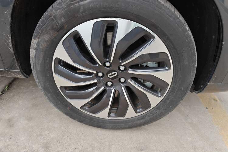 Used Hima AITO M7 2024 1.5T Intelligent Driving 4WD Max Edition 5 Seats Right Front Wheel Hub