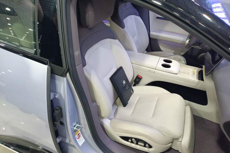 Used Avatr 06 2025 Pro Range-Extended Edition Right Front Seat